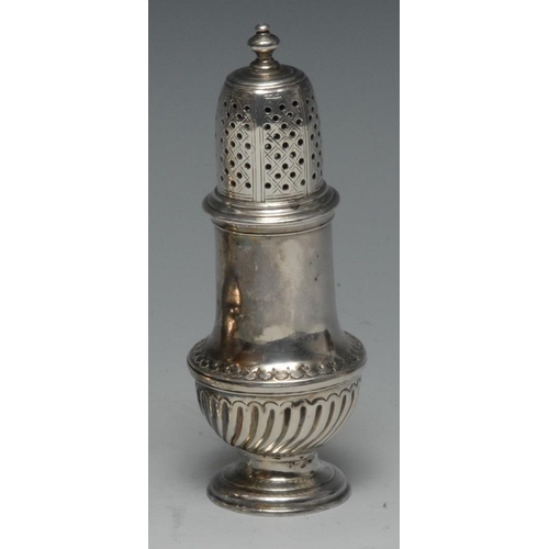 498 - A George II silver pear shaped caster, knop finial, pierced bell shaped cover, domed circular foot, ... 