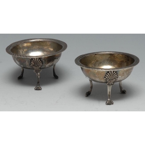 582 - A pair of Italian circular salts, engine turned borders, lion paw feet, 8cm diam, 19th century