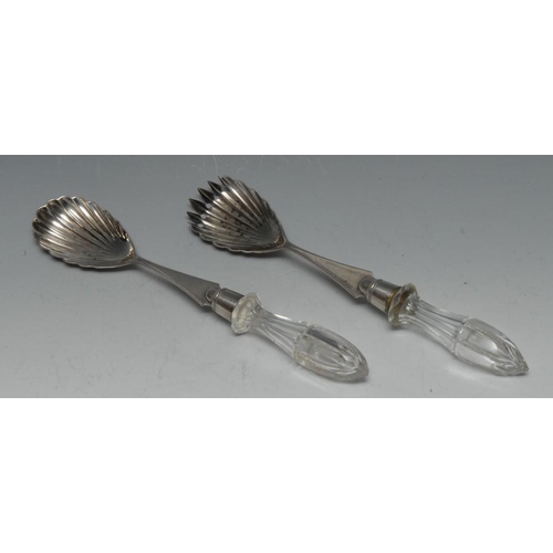 587 - A pair of Victorian silver salad servers, shell bowls, faceted clear glass handles, 26.5cm long, Joh... 