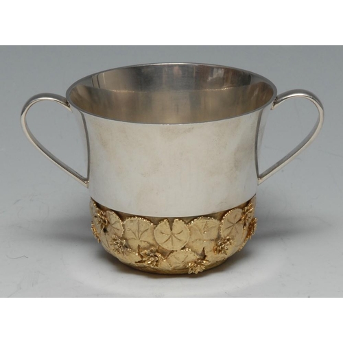 686 - Stuart Devlin (1931 - 2018) - an Elizabeth II parcel-gilt silver porringer, to commemorate the Chris... 