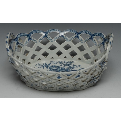 72 - A Worcester Pine Cone pattern shaped oval basket, printed in underglaze blue with peony between two ... 