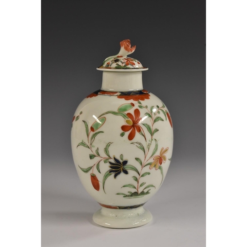 80 - A Worcester Kempthorne pattern tea canister and cover, in the Imari palette with flowers and foliage... 