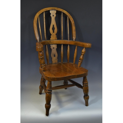 105 - A child's elm Windsor chair, by Melvyn Tolley, Kniveton, hooped back, pierced vasular splat, shaped ... 