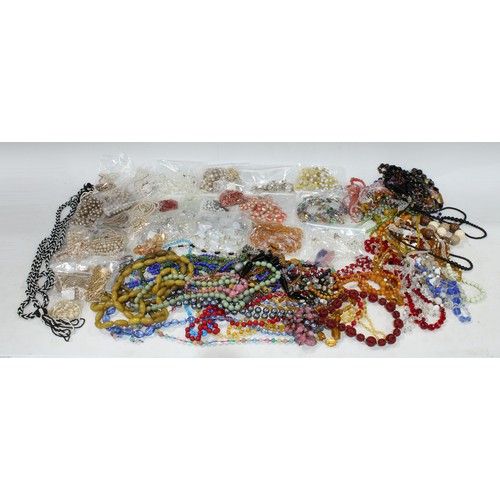 530 - Jewellery - a strand of glass beads; coral necklaces; other bead necklaces, simulated pearls, glass,... 