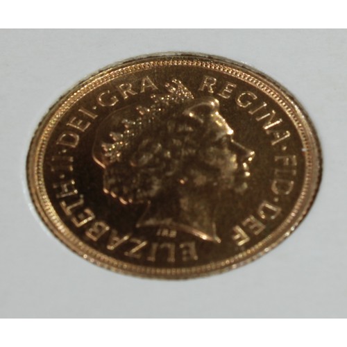 590 - An Elizabeth II gold full sovereign, 2005