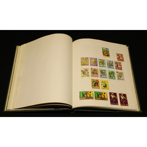 430 - Stamps - QEII stamp album, Br Commonwealth A-Z sets and part sets, 100's of stamps, used and MM