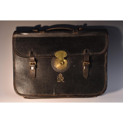 3077 - A George VI black leather dispatch case, tooled and gilt Royal cipher, brass hasp and lock, 41cm wid... 