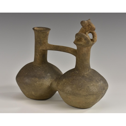 3498 - Antiquities - a pre-Columbian South American double-section vessel, one compressed ovoid chamber cre... 