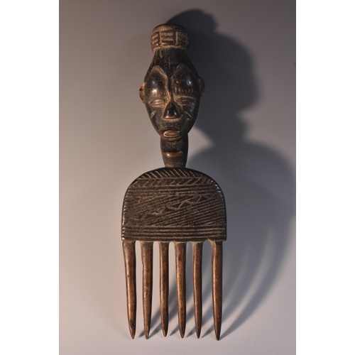 3507 - Tribal Art - a Luba comb, carved figural haft, 26cm long, Congo