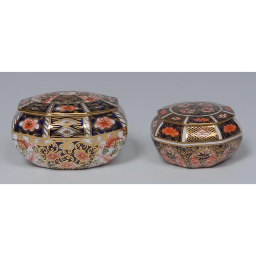 145 - A Royal Crow Derby 1128 pattern octagonal pot and cover, 6.5cm wide, printed mark, date code for 192... 