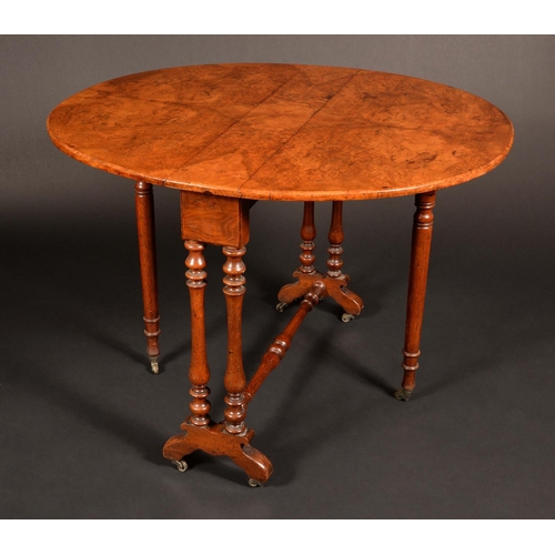 1659 - A Victorian walnut oval Sutherland table, moulded top, turned legs, brass casters, 72cm high, 91cm w... 