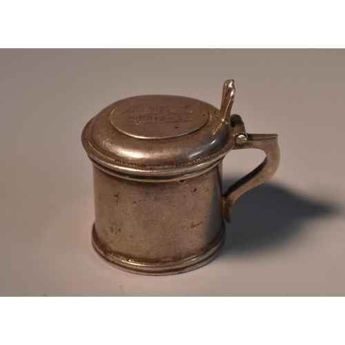 58 - A Continental silver toy novelty miniature tankard, 2.5cm high, 18th/19th century