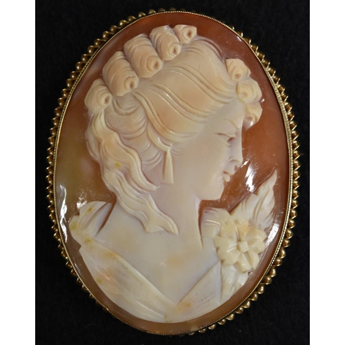 3180 - A large 9ct gold mounted oval carved shell cameo brooch, Maiden and Flowers, 9ct gold rope twist fra... 