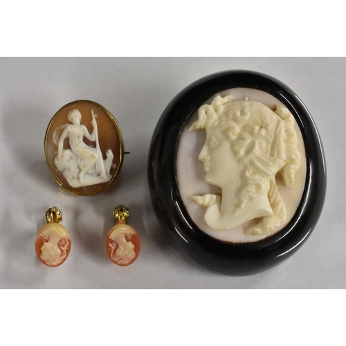 3199 - Jewellery - a Victorian cameo brooch, Greco/Roman Goddess, black ebony mount, 46mm x 38mm;  a pair o... 