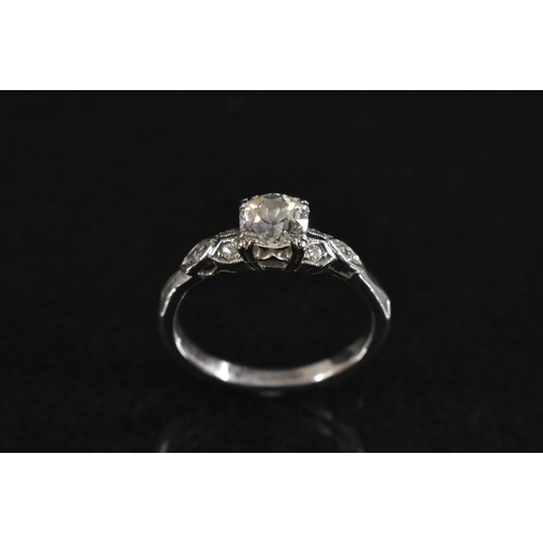 3204 - A diamond solitaire ring, round old brilliant cut diamond, approx 0.90ct, quarter mounted claws, bet... 