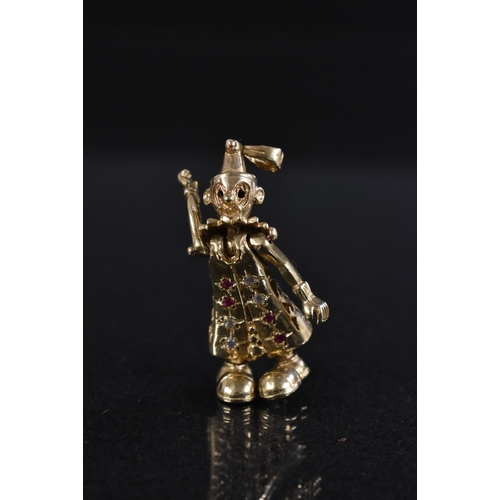 3213 - A novelty 9ct gold articulated clown pendant, inset with red spinel and white paste accents, stamped... 