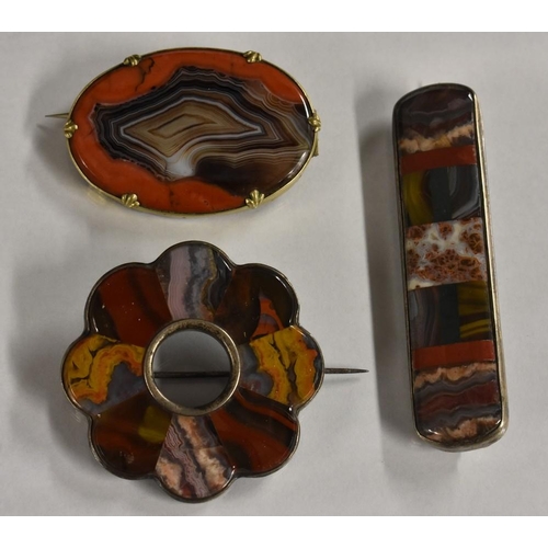 3235 - Jewellery - A late 19th century eight panel agate kilt pin, open central aperture surrounded by eigh... 