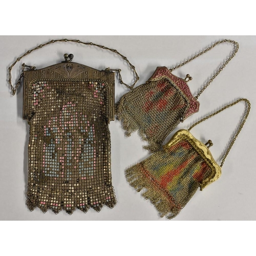 3396 - A French Art Deco lady's mesh cocktail bag, cast with stylised flowerheads and foliage, and enamelle... 