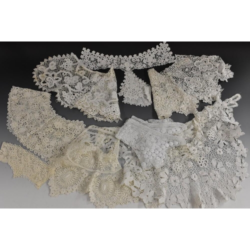 3447 - A quantity of late 19th Century lace collars