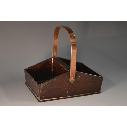 5094 - A George III mahogany miniature trug, possibly for gambling tokens, twin-compartments divided by a r... 