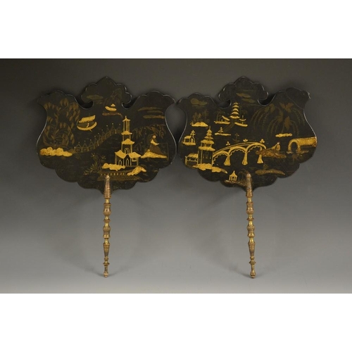 5165 - A pair of Regency batwing handscreens, each black lacquered banner japanned in the Chinoiserie taste... 