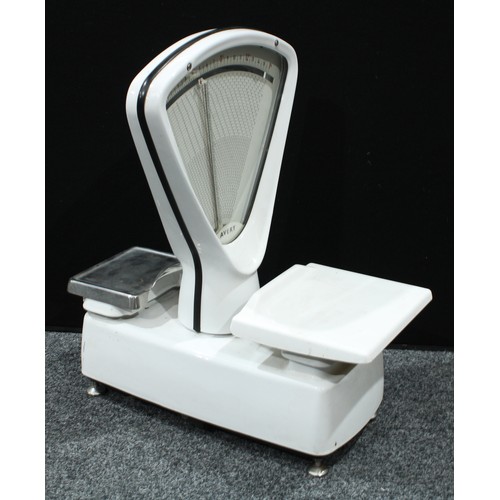 120 - A set of Avery shop balance scales, 60cm high