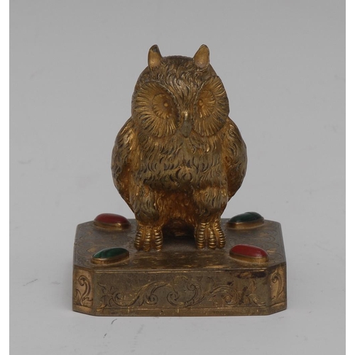 104 - A 19th century gilt bronze desk weight, as an owl, naturalistically cast and chased, the canted squa... 