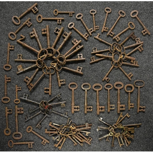 3325 - An interesting collection of steel keys, various forms, sizes and dates, 18th century and later