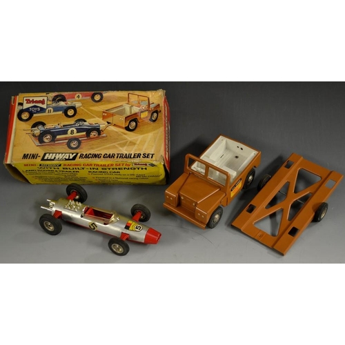 5076 - Triang - a Mini-Hi-Way series Racing car Trailer set, TM6530, comprising brown grand prix racing tea... 