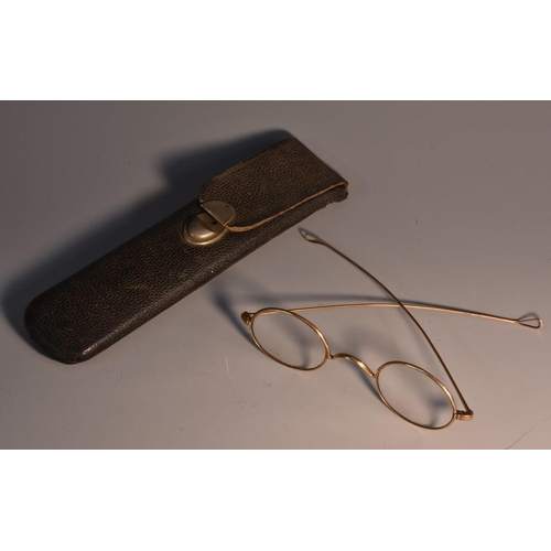 3477 - A pair of 19th century gold spectacles, oval lenses, arched bridge, curved temple struts, tear-drop ... 