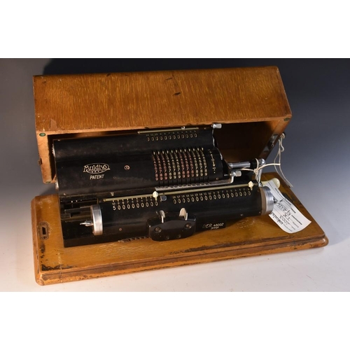 3973 - An early 20th century table-top mechanical analogue calculator, Muldivo Patent, oak case and base, m... 