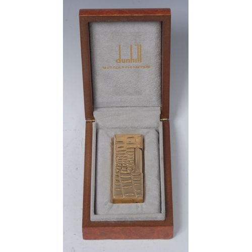 1804 - Dunhill - an 18ct gold cigarette lighter, hinged cover, faux crocodile skin texture, model no.1633, ... 