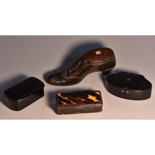 1811 - A 19th century novelty snuff box, carved as a shoe, sliding cover decorated with brass pinwork and i... 