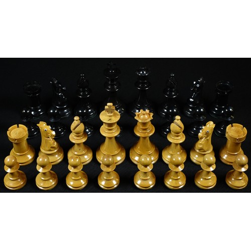 5280 - An early 20th century boxwood and ebonised Staunton pattern chess set, the Kings 7.5cm high, mahogan... 