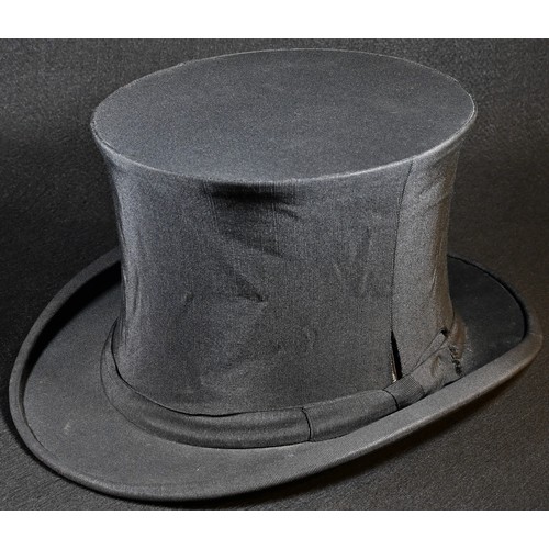 5286 - An early 20th century French-made chapeau claque collapsible opera hat, retailed by Hope Brothers, R... 