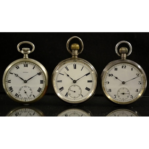 3070 - An Edwardian silver open face pocket watch,  white dial, Roman numerals, minute track, subsidiary se... 