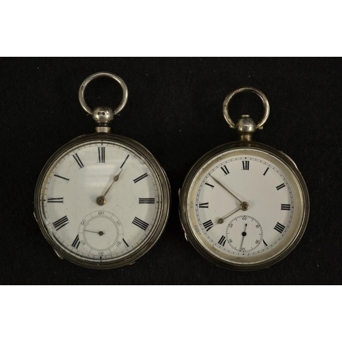 3092 - A Victorian silver open face Waltham pocket watch, white dial, Roman numerals, minute track, subsidi... 