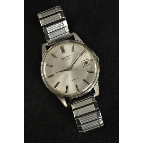 3101 - Seiko - a retro automatic stainless steel cased wrist watch, large silvered dial, ridged baton marke... 