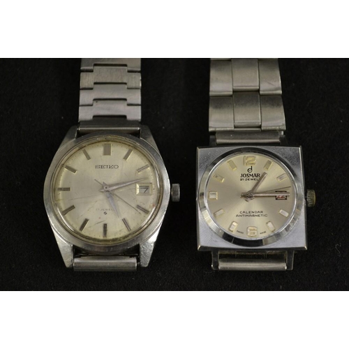 3144 - A Seiko seventeen jewel wrist watch, silvered dial , baton markers, minute track, centre seconds, da... 