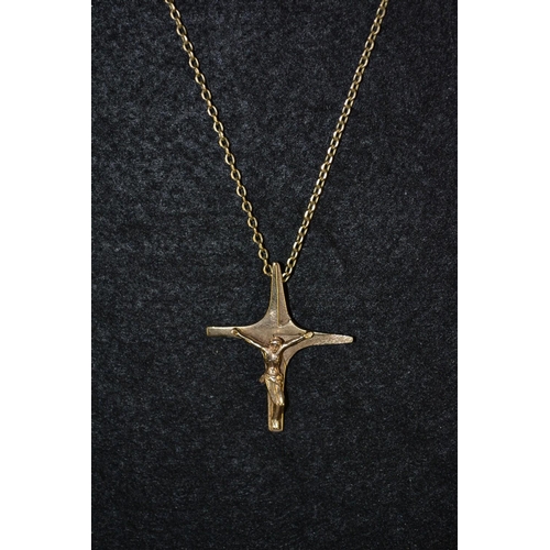 3449 - A 1970's stylized crucifix pendant necklace, bark effect back, stamped ET 9c, suspended from a 9ct g... 