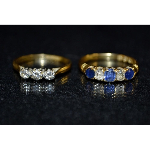 3455 - Rings - a diamond trilogy ring, three round old brilliant cut diamonds, total diamond weight approx ... 