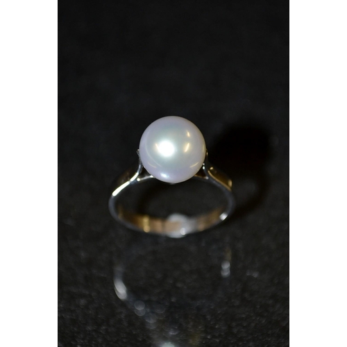 3483 - A cultured pearl solitaire ring, single silver tone pearl, arching shoulders, unmarked white metal s... 