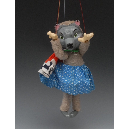 219 - SL 63 Mother Bear - Pelham Puppets SL 63 Range, hollow moulded head with painted features, green eye... 