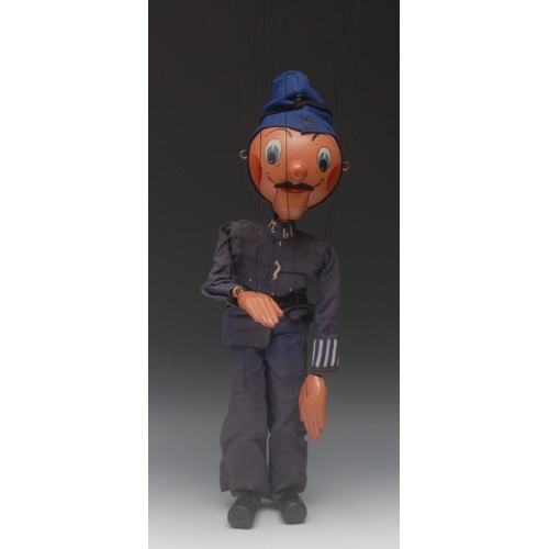 95 - SM 20'' Policeman (PC 61) - Pelham Puppets SM very rare, 20'' Range, large round wooden head, painte... 