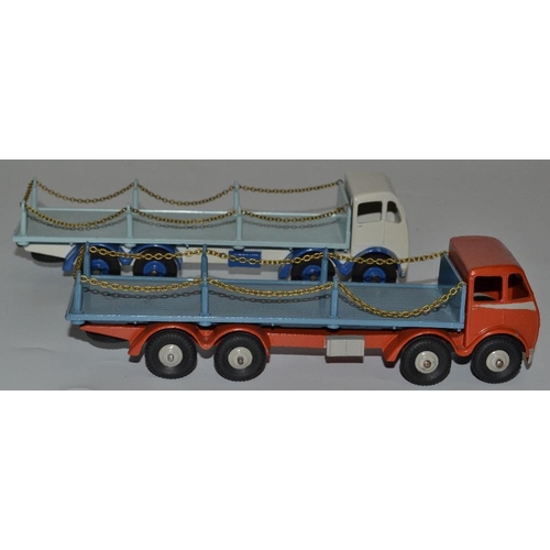 354 - Dinky Toys 905 Foden Flat Truck with chains, red cab and chassis, blue flatbed, Foden 'FG' type cab ... 