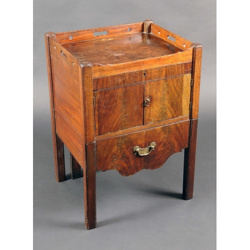 1709 - A George III mahogany tray top night cupboard, pierced gallery above a pair of doors and a commode d... 