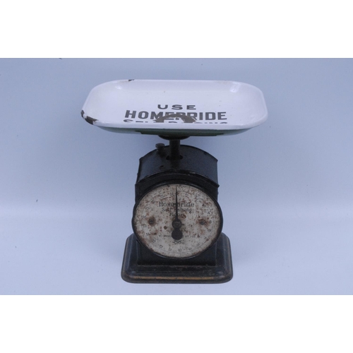 1083 - Homepride - a set of  Salters scales, 20lb - 1oz, the rounded rectangular enameled dish and dial ins... 