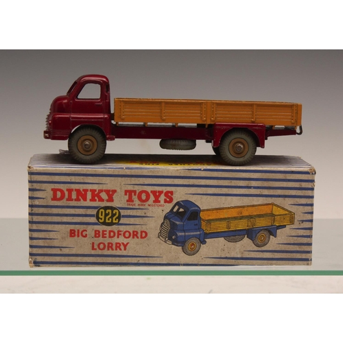 253 - Dinky Toys 922 Big Bedford Lorry, maroon cab and lower, fawn back, fawn hubs, grey tyres, boxed