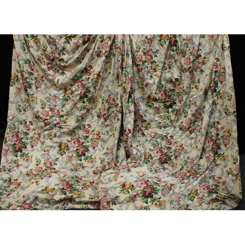 425 - Textiles - a large pair of country house style floral curtains