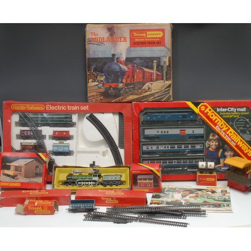 2072 - Tri-ang Hornby OO Gauage RS8 The Midlander electric train set, comprising 0-6-0 locomotive, maroon l... 